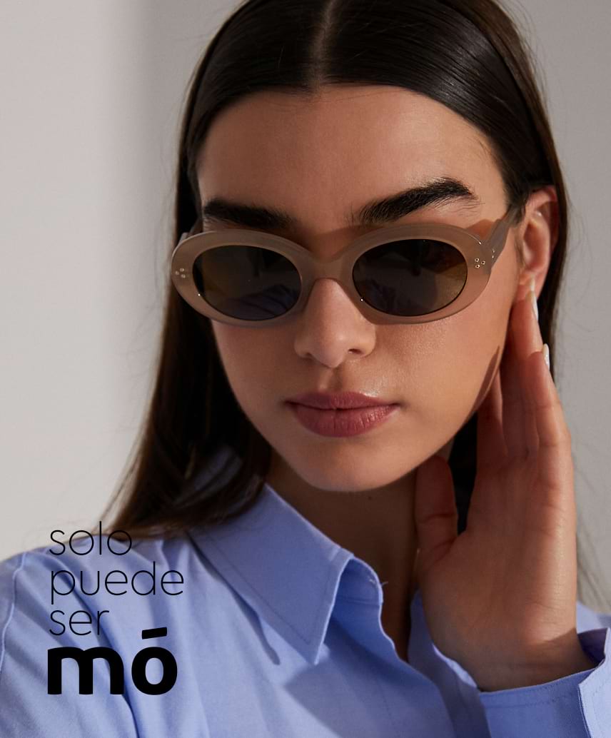 A x SPSM-Hero section image-Chica avec les lunettes de la collection