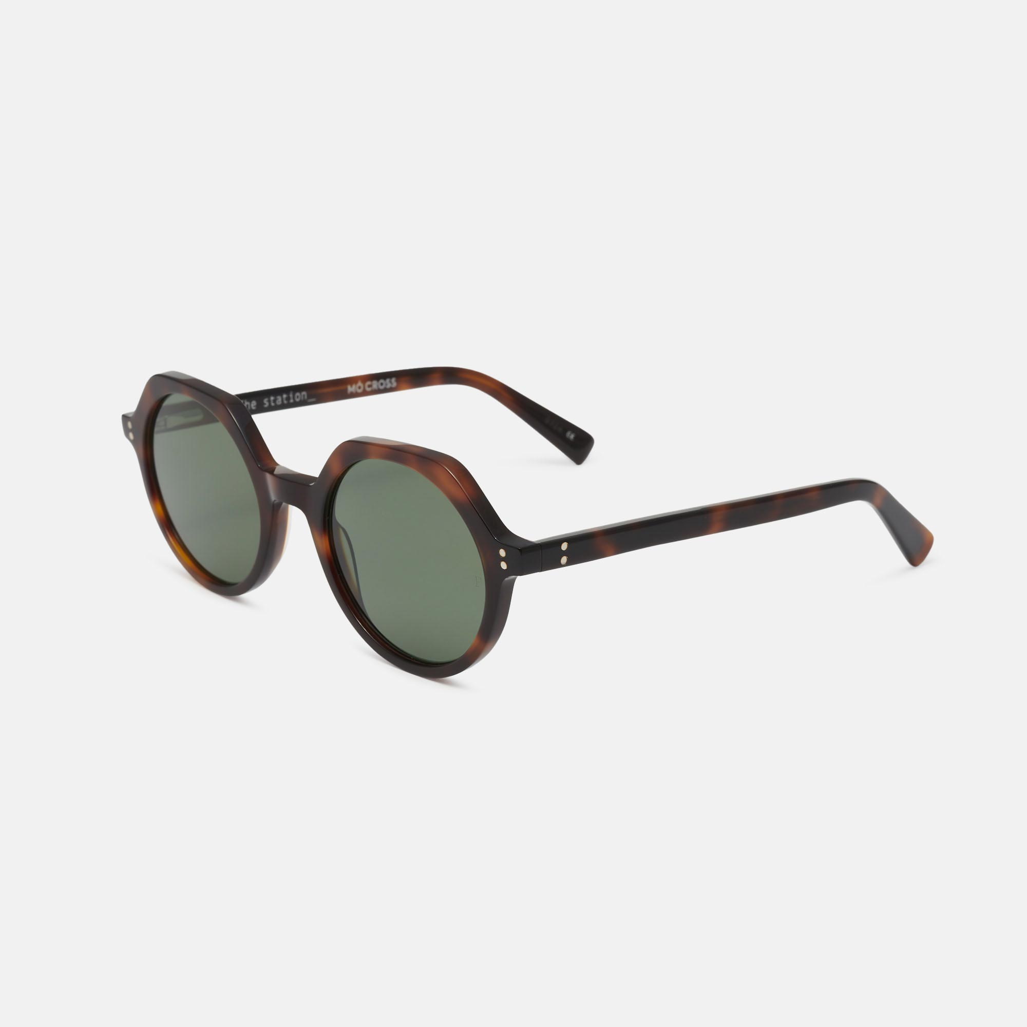A CROSS SUN, écaille, large image number 1